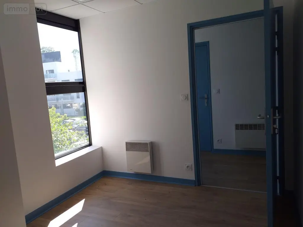 Fonds et murs commerciaux a vendre Vannes 56000 Morbihan 56 267 m2 670872 euros 56005-902 032