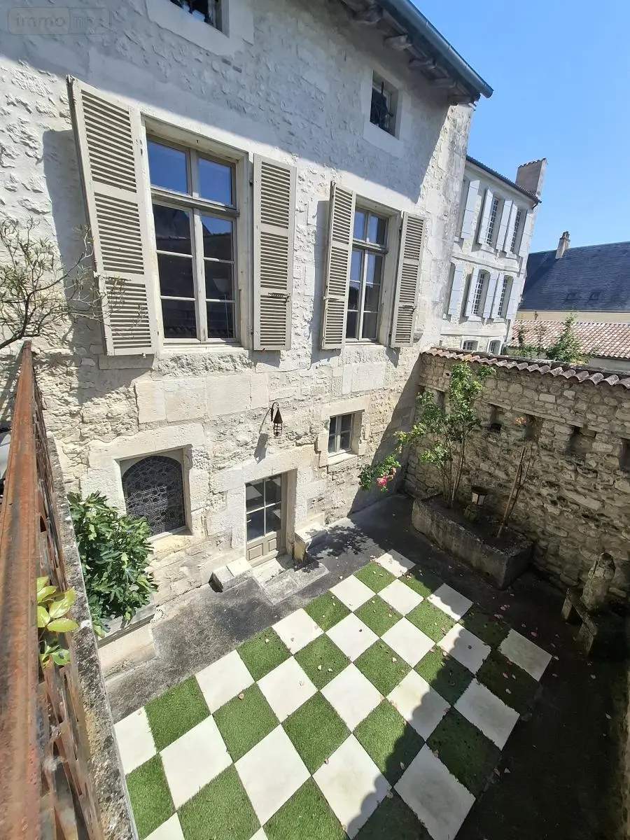 Maison a vendre Saintes 17100 Charente-Maritime 17 350 m2 13 pièces 988000 euros 17111-674 054