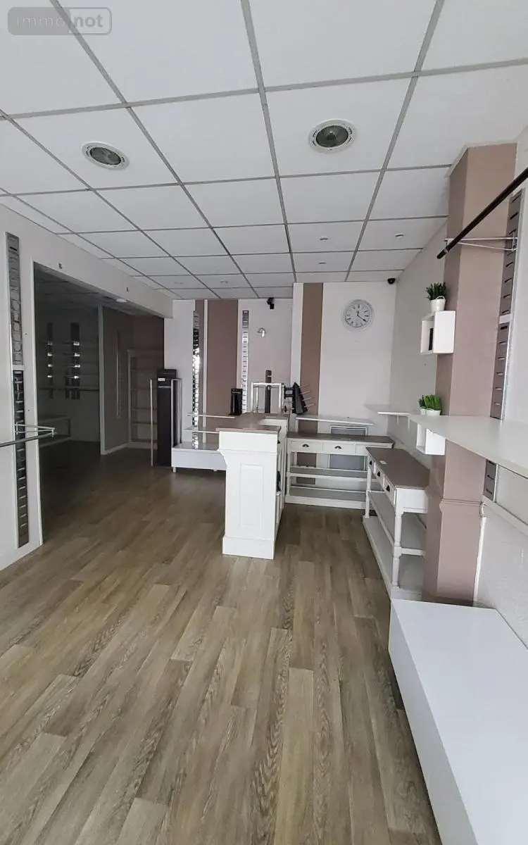 Location fonds et murs commerciaux Carhaix-Plouguer 29270 Finistère 29 70 m2 600 euros 29066-L60 009