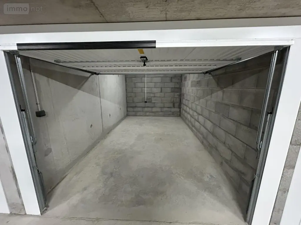 Location garage et parking Saint-Malo 35400 Ille-et-Vilaine 35 15 m2 1 pièce 145 euros 35084-L336 001