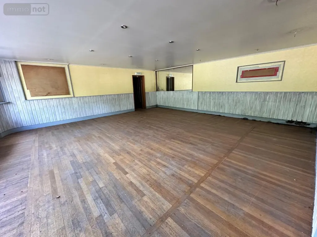 Fonds et murs commerciaux a vendre Saint-Jacques-des-Blats 15800 Cantal 15 700 m2 95400 euros 15046-16 003