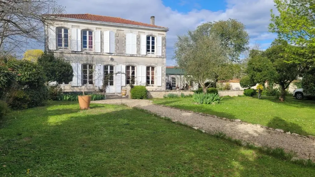 Maison a vendre Marans 17230 Charente-Maritime 17 255 m2 8 pièces 638600 euros 17015-521 016