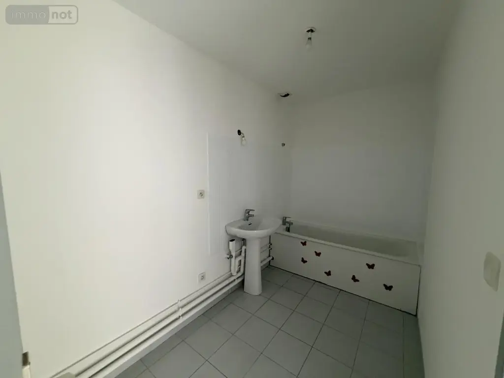 Location appartement Pierrelatte 26700 Drôme 26 65 m2 750 euros 26060-L122 007