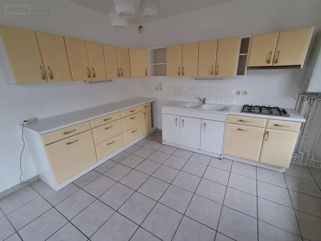 Location appartement Bourg-en-Bresse 01000 Ain 01 76 m2 774 euros 01083-L135 001