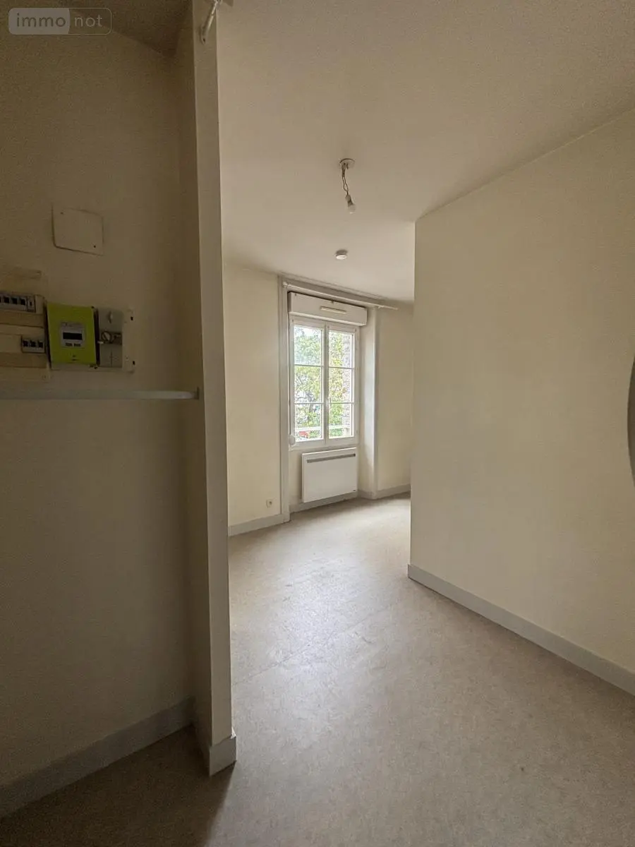 Location appartement Rennes 35200 Ille-et-Vilaine 35 24 m2 1 pièce 420 euros 35018-L1311 004