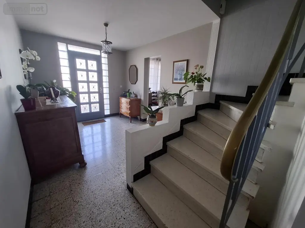 Maison a vendre Saintes 17100 Charente-Maritime 17 147 m2 8 pièces 374000 euros 17111-746 009