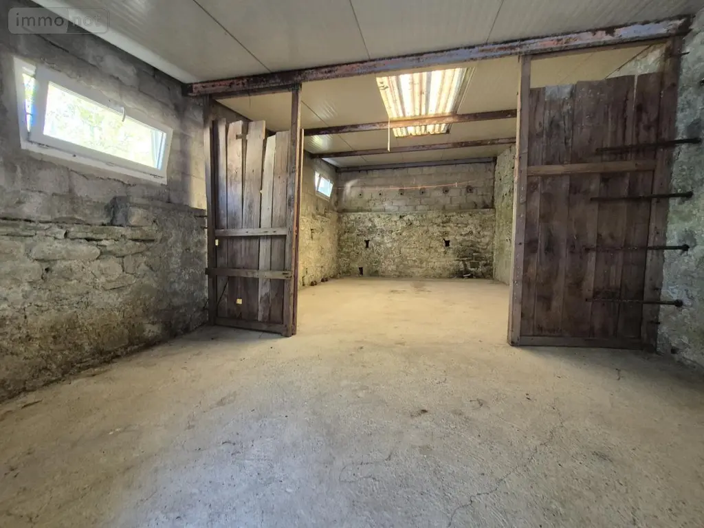 Fonds et murs commerciaux a vendre Pontivy 56300 Morbihan 56 213 m2 312960 euros 56076-1401 014
