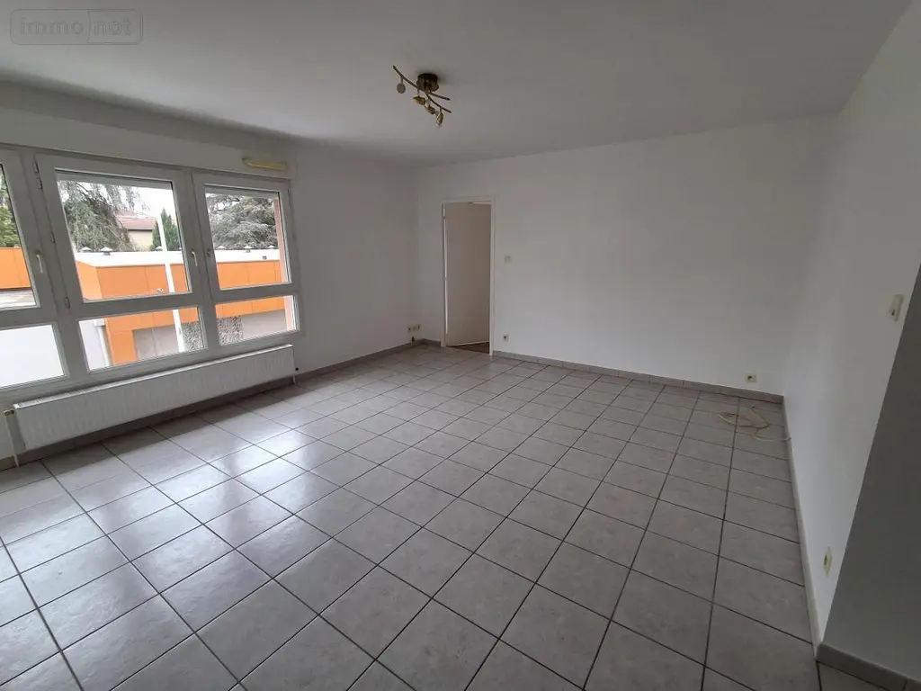 Location appartement Bourg-en-Bresse 01000 Ain 01 76 m2 774 euros 01083-L135 005