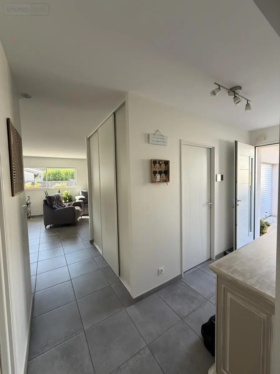 Location maison Pierrelatte 26700 Drôme 26 81 m2 3 pièces 945 euros 26060-L129 003