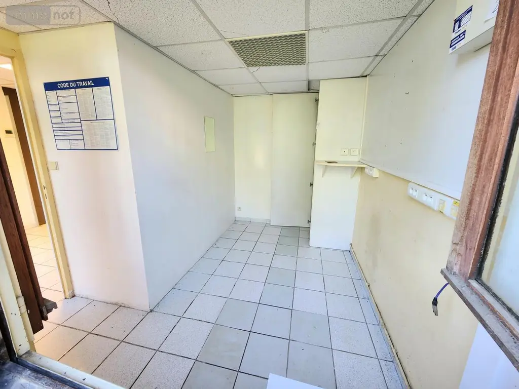 Fonds et murs commerciaux a vendre Saint-Paul-Trois-Châteaux 26130 Drôme 26 163 m2 199500 euros 26060-869 009