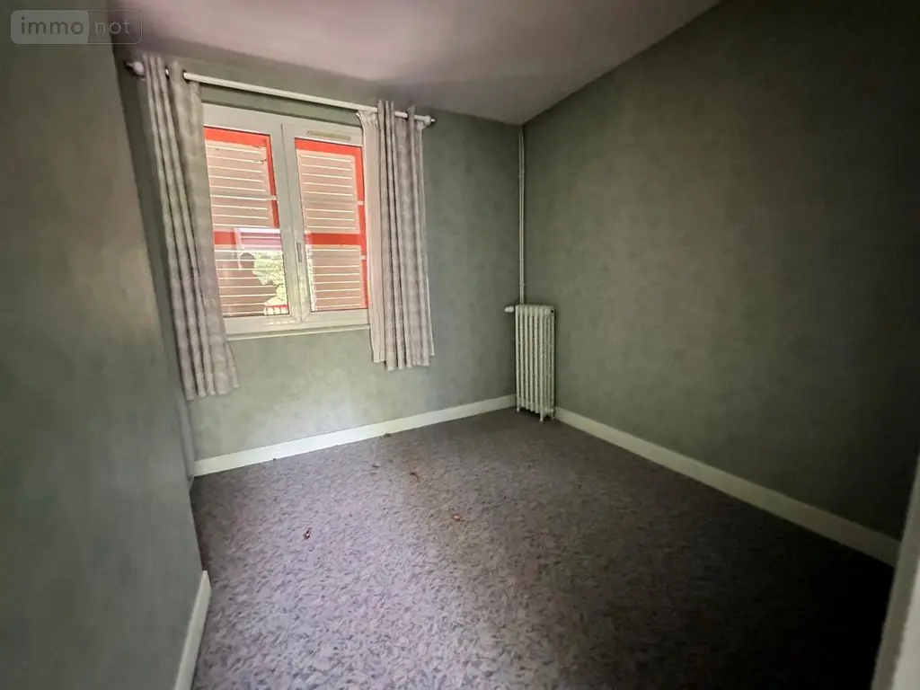 Fonds et murs commerciaux a vendre Saint-Jacques-des-Blats 15800 Cantal 15 700 m2 95400 euros 15046-16 007