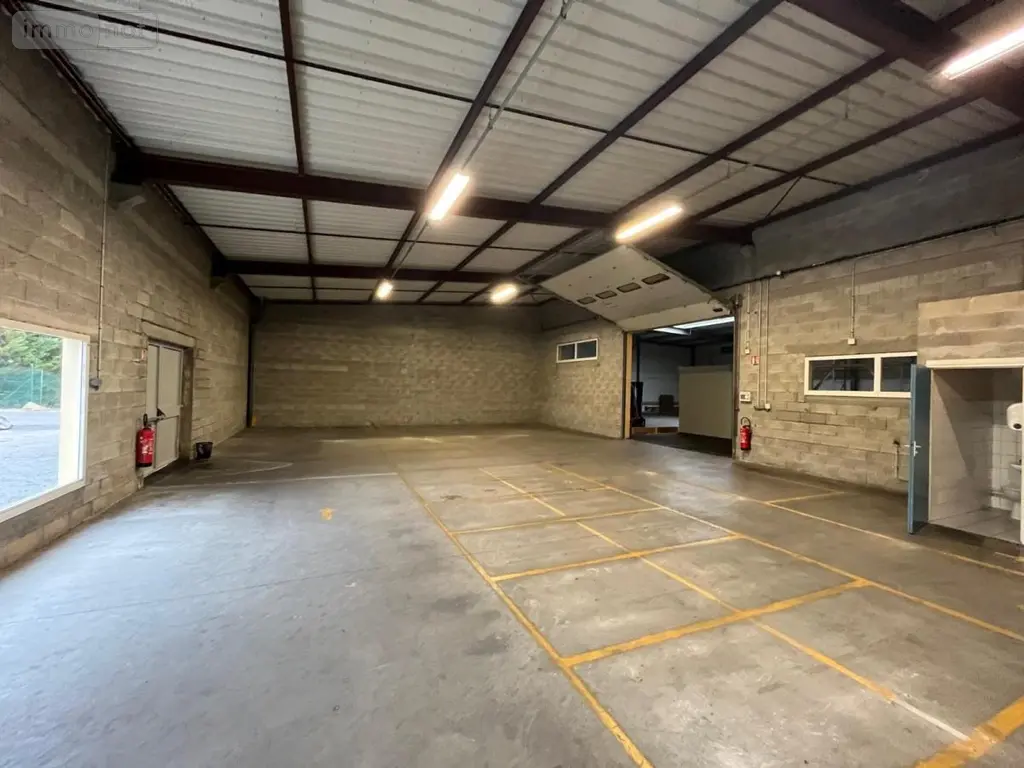 Location fonds et murs commerciaux Dole 39100 Jura 39 850 m2 2950 euros 39034-L15 010