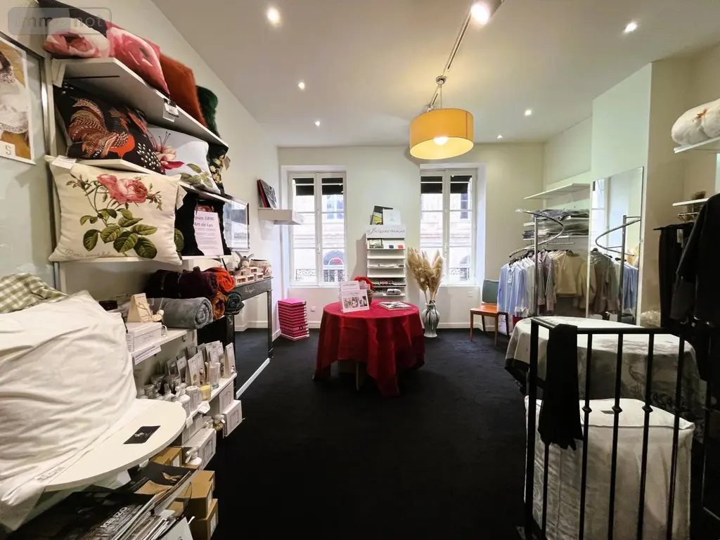 Fonds et murs commerciaux a vendre La Roche-sur-Yon 85000 Vendée 85 116 m2 333015 euros 44086-1452 004