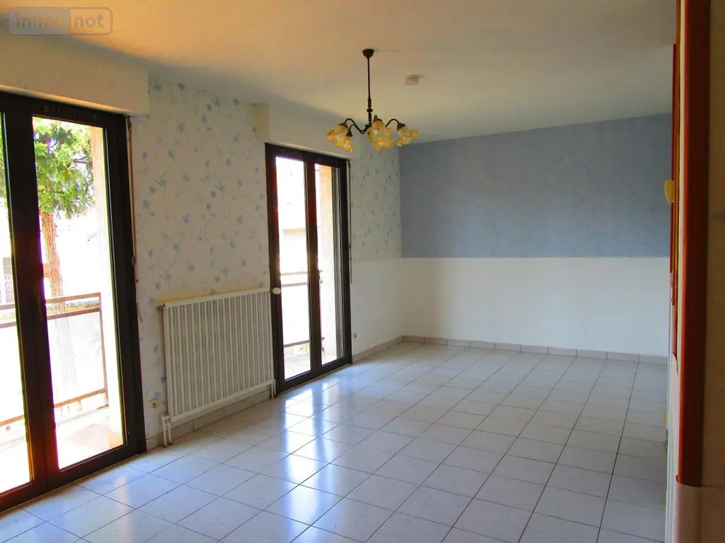 Location appartement Châlons-en-Champagne 51000 Marne 51 33 m2 1 pièce 396 euros 51084-L568 002