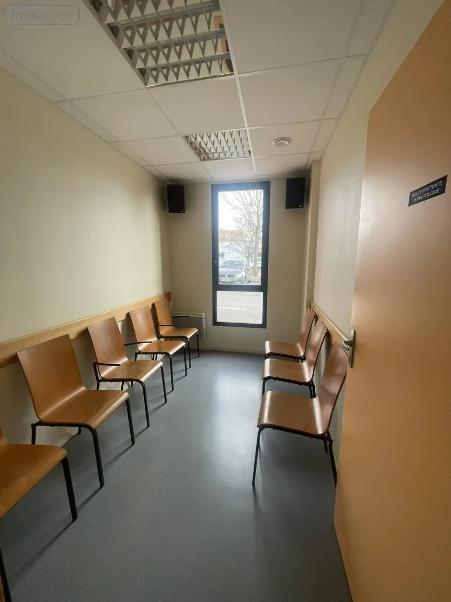 Fonds et murs commerciaux a vendre Vannes 56000 Morbihan 56 124 m2 330750 euros 56004-878 006
