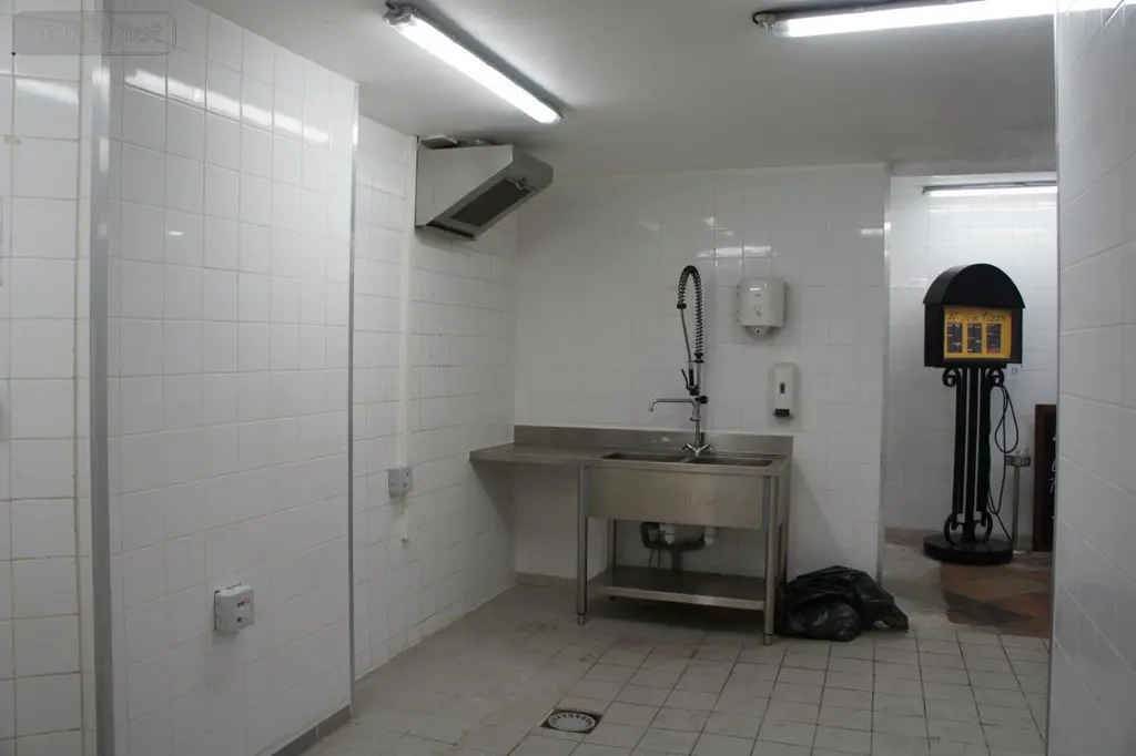 Location fonds et murs commerciaux Nantes 44000 Loire-Atlantique 44 115 m2 2800 euros 35056-L7 007