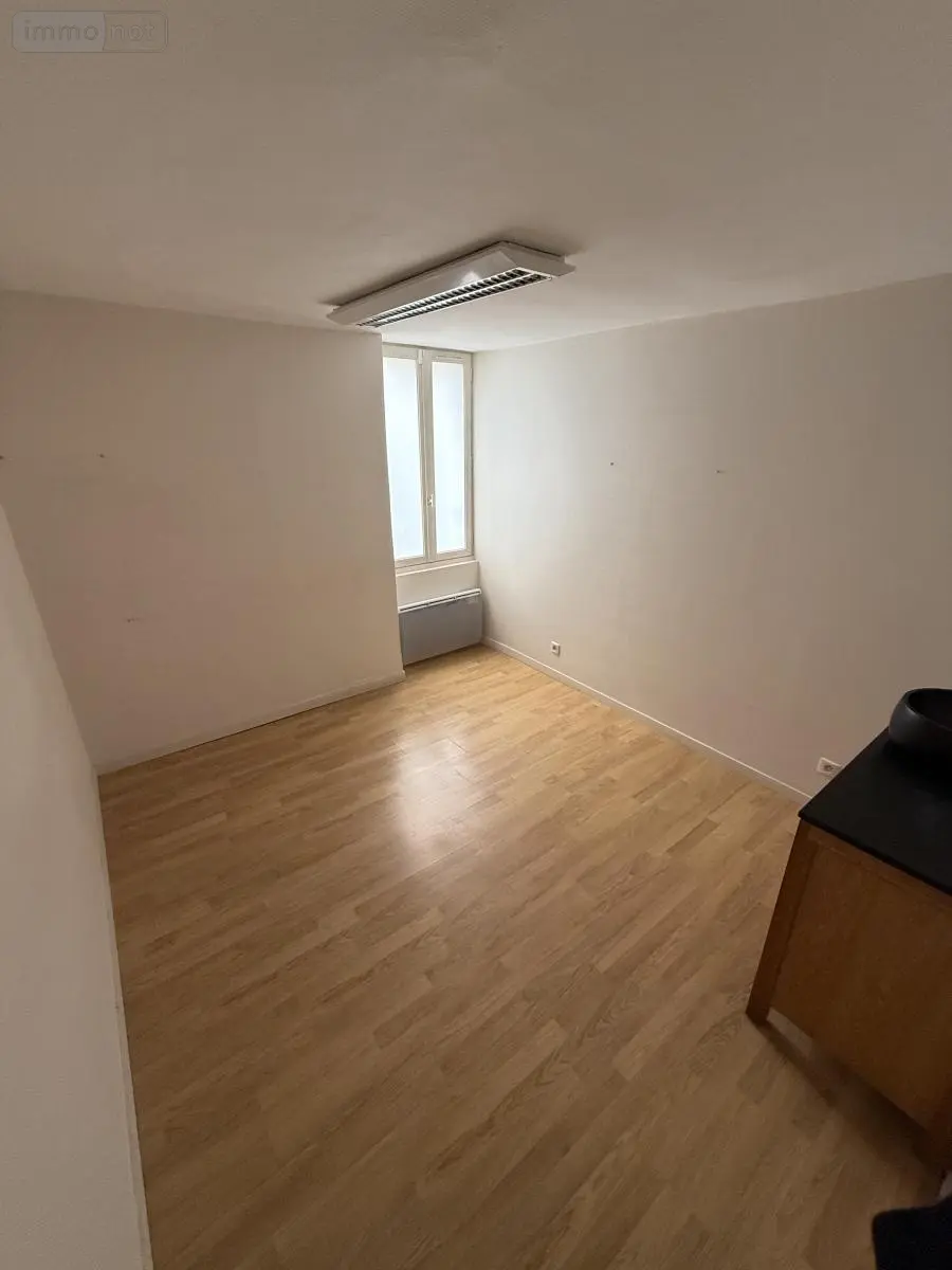 Location fonds et murs commerciaux Bourg-des-Comptes 35890 Ille-et-Vilaine 35 40 m2 3 pièces 500 euros 35024-L268 005