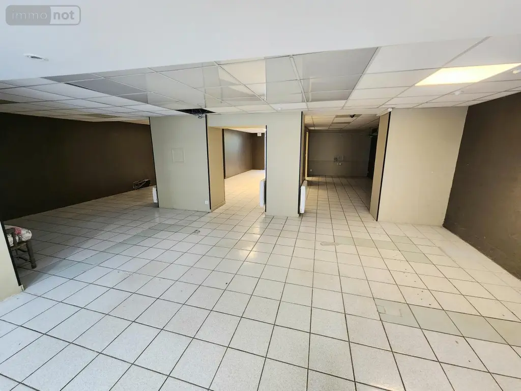Fonds et murs commerciaux a vendre Saint-Paul-Trois-Châteaux 26130 Drôme 26 163 m2 199500 euros 26060-869 005