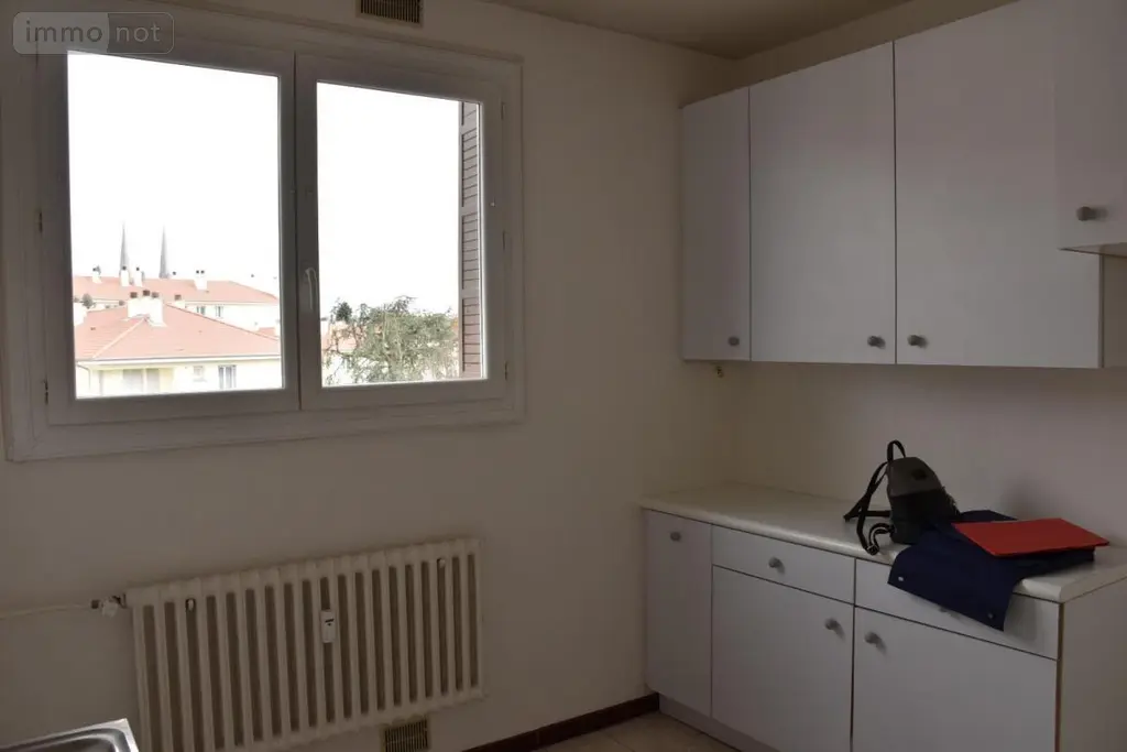 Location appartement Bourg-en-Bresse 01000 Ain 01 85 m2 4 pièces 940 euros 01065-L421 010