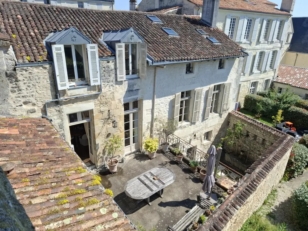 Maison a vendre Saintes 17100 Charente-Maritime 17 350 m2 13 pièces 988000 euros 17111-674 031