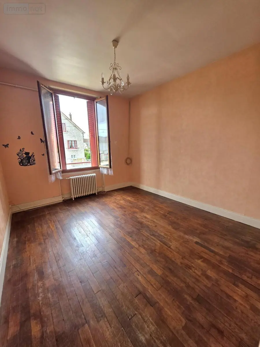 Immeuble de rapport a vendre Vierzon 18100 Cher 18 356 m2 248994 euros 18058-62 002