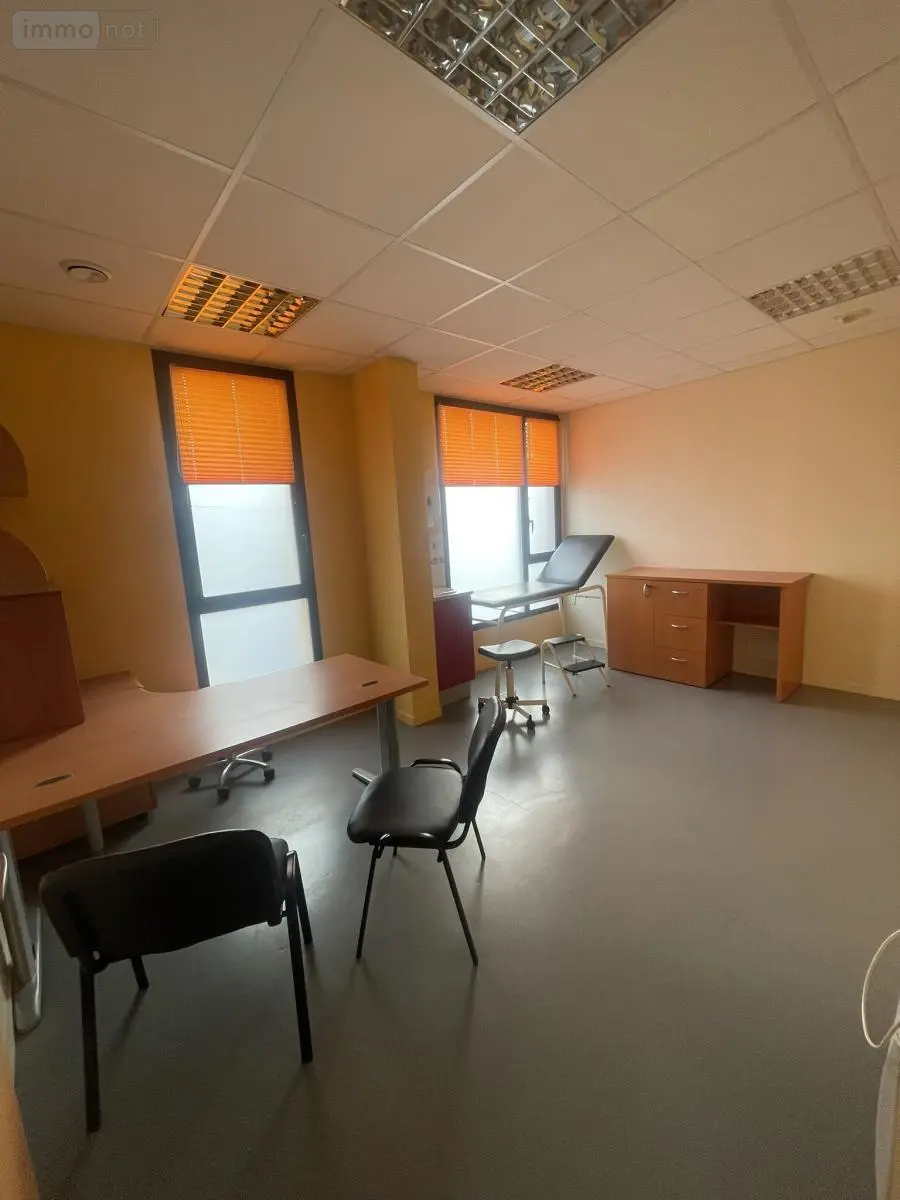 Fonds et murs commerciaux a vendre Vannes 56000 Morbihan 56 124 m2 330750 euros 56004-878 004