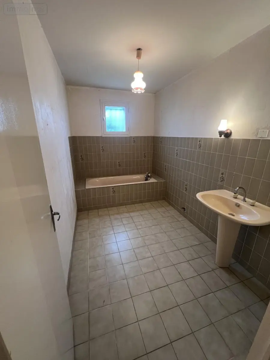 Maison a vendre Meslay-du-Maine 53170 Mayenne 53 94 m2 168200 euros 53018-1850 013