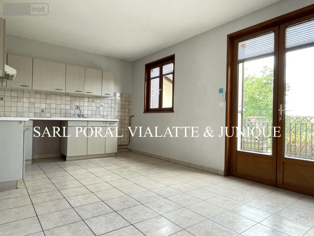 Location appartement Ambérieu-en-Bugey 01500 Ain 01 125 m2 4 pièces 1124 euros 01031-L733 002