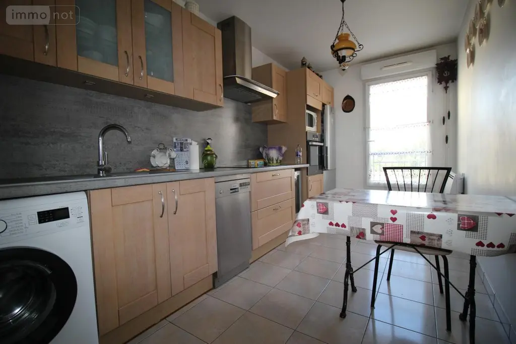 Appartement a vendre Ozoir-la-Ferrière 77330 Seine-et-Marne 77 67 m2 2 pièces 270400 euros 94029-276 002