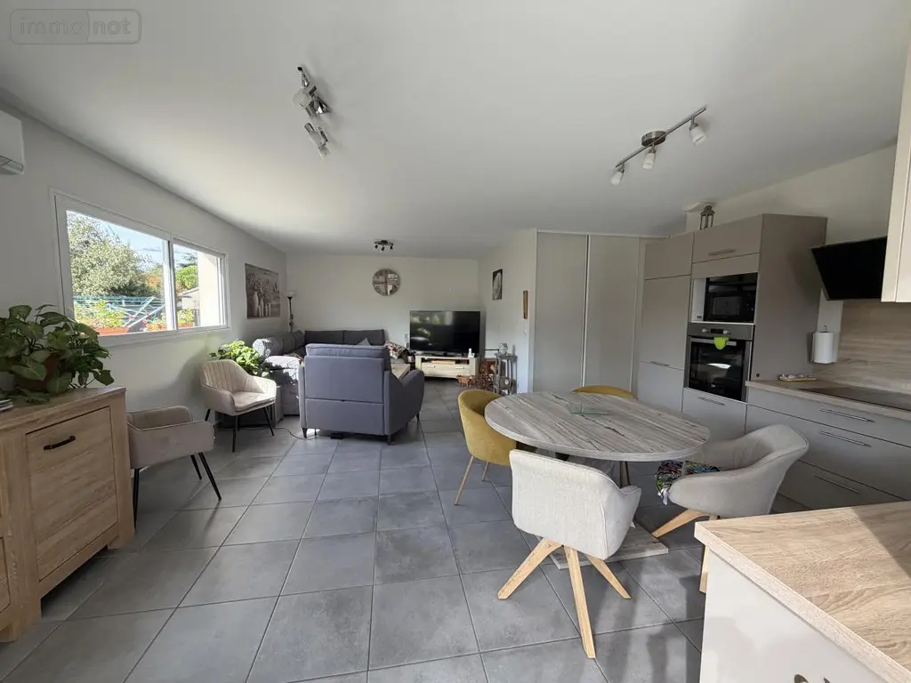 Location maison Pierrelatte 26700 Drôme 26 81 m2 3 pièces 945 euros 26060-L129 007