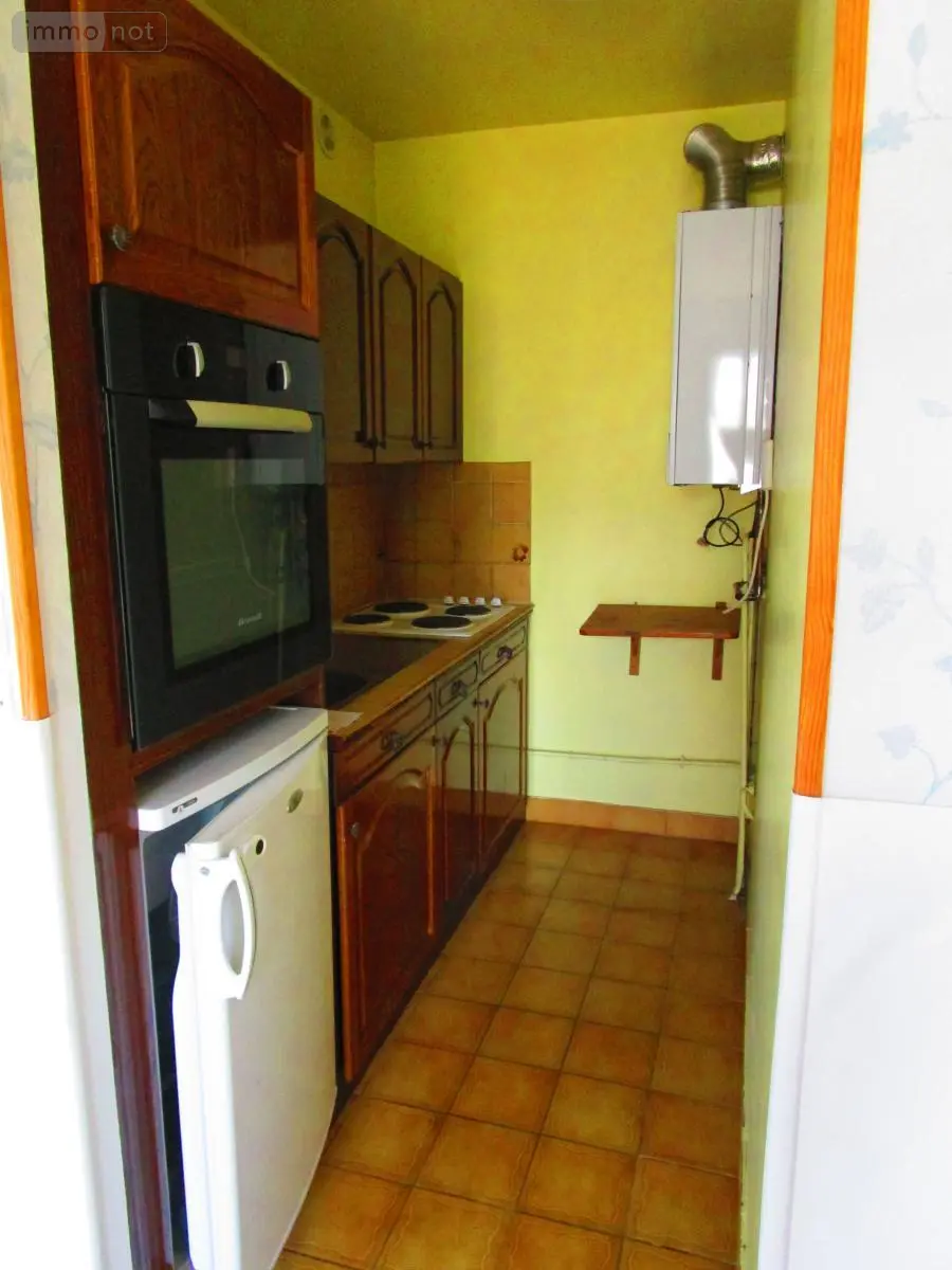 Location appartement Châlons-en-Champagne 51000 Marne 51 33 m2 1 pièce 396 euros 51084-L568 003