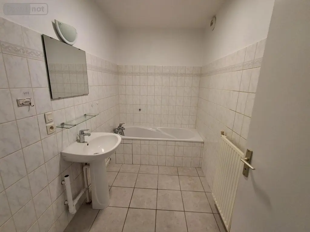 Location appartement Bourg-en-Bresse 01000 Ain 01 76 m2 774 euros 01083-L135 008