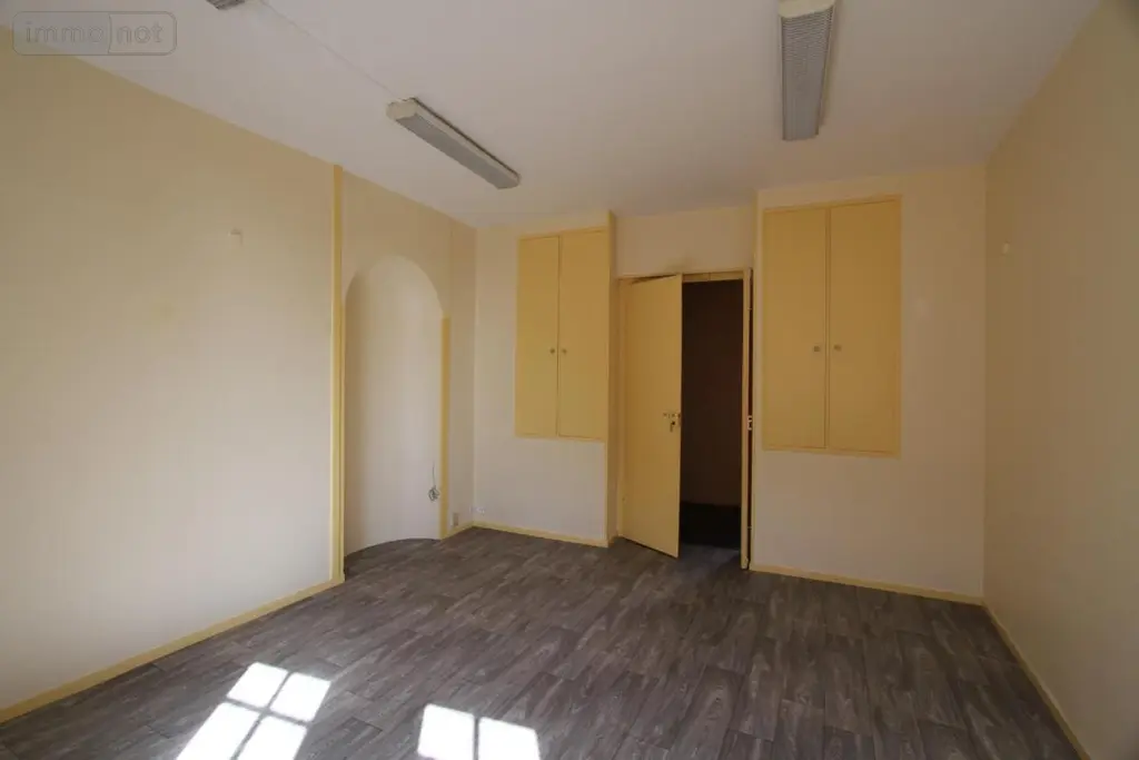 Location fonds et murs commerciaux Dole 39100 Jura 39 89 m2 950 euros 39033-L529 003