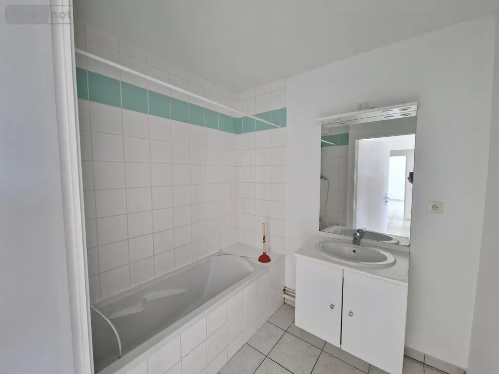 Location appartement Loire-Authion 49140 Maine-et-Loire 49 90 m2 4 pièces 720 euros 49112-L212 008