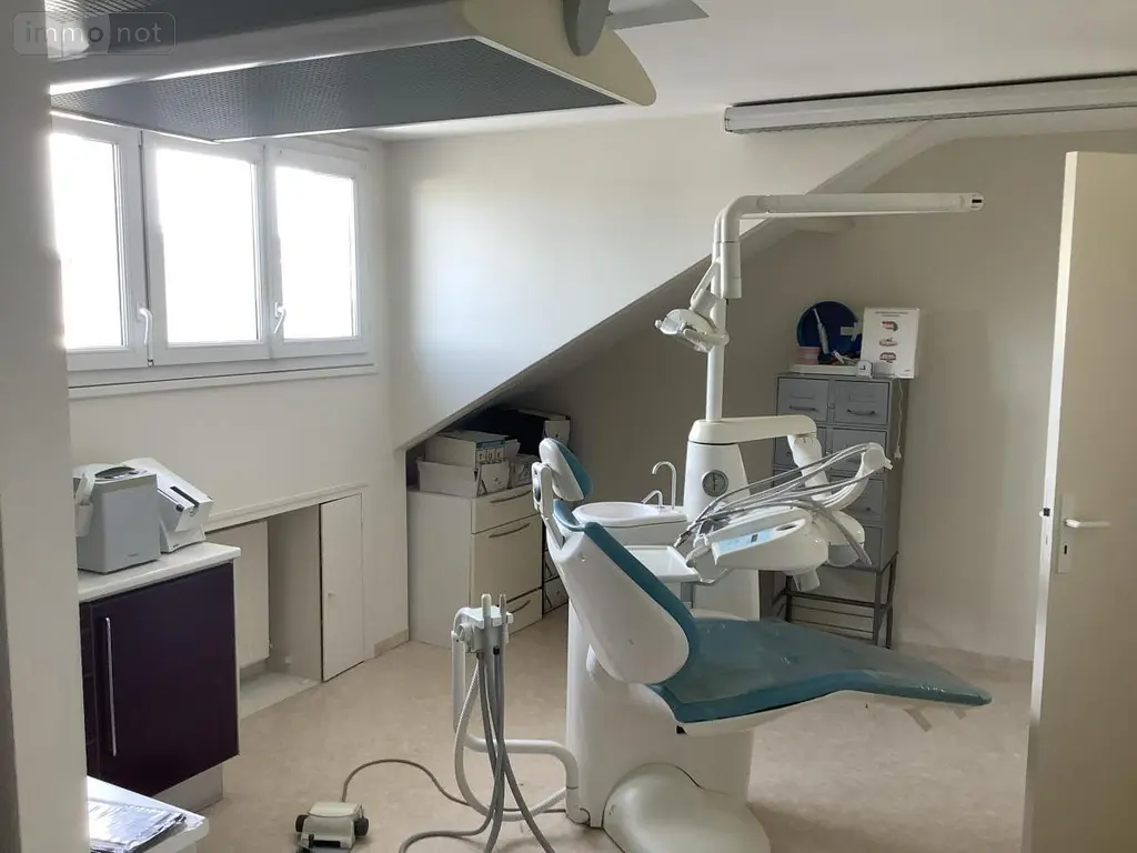 Fonds et murs commerciaux a vendre Trélazé 49800 Maine-et-Loire 49 129 m2 256760 euros 49013-2052 006