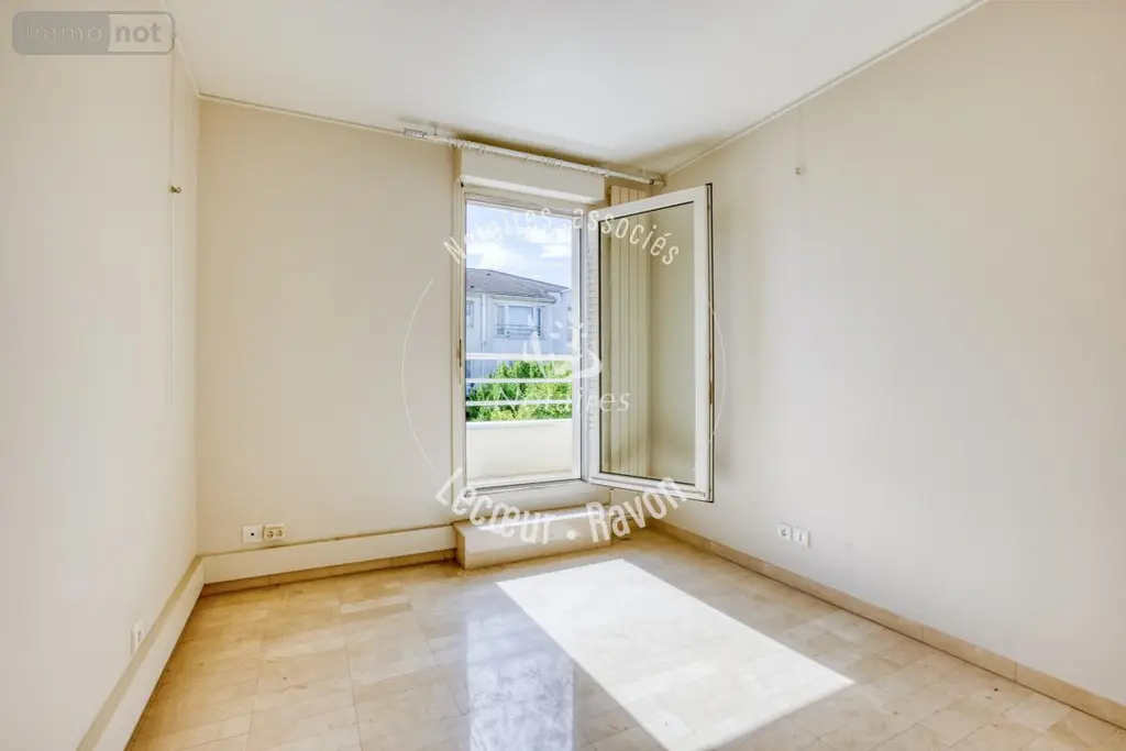 Appartement a vendre Issy-les-Moulineaux 92130 Hauts-de-Seine 92 101 m2 5 pièces 699000 euros 92076-144 011