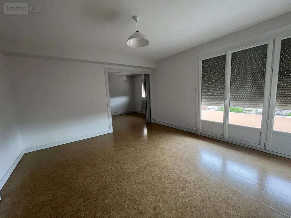 Location appartement Bourg-en-Bresse 01000 Ain 01 62 m2 3 pièces 800 euros 01083-L140 003