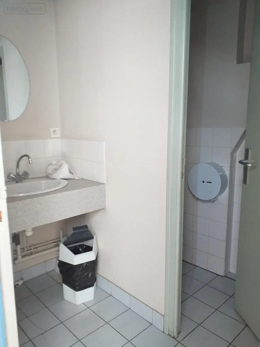Fonds et murs commerciaux a vendre Vannes 56000 Morbihan 56 267 m2 670872 euros 56005-902 014
