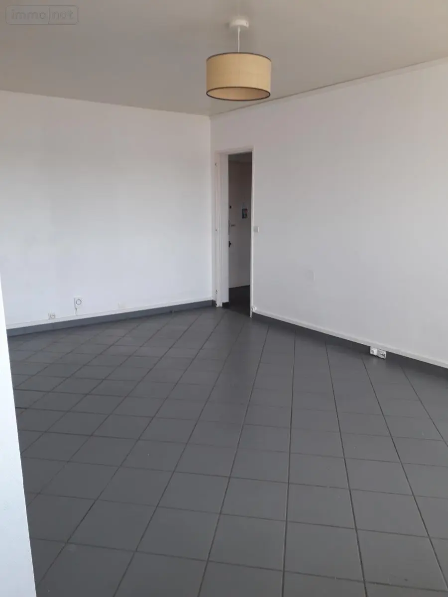 Location appartement Laval 53000 Mayenne 53 73 m2 3 pièces 740 euros 53006-L311 004