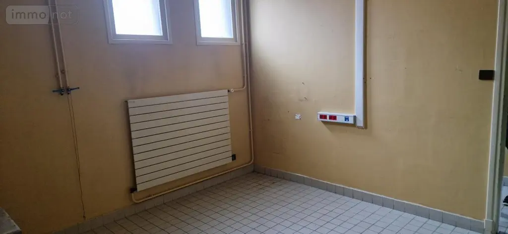 Location fonds et murs commerciaux Pont-à-Vendin 62880 Pas-de-Calais 62 126 m2 850 euros 62032-L888 008