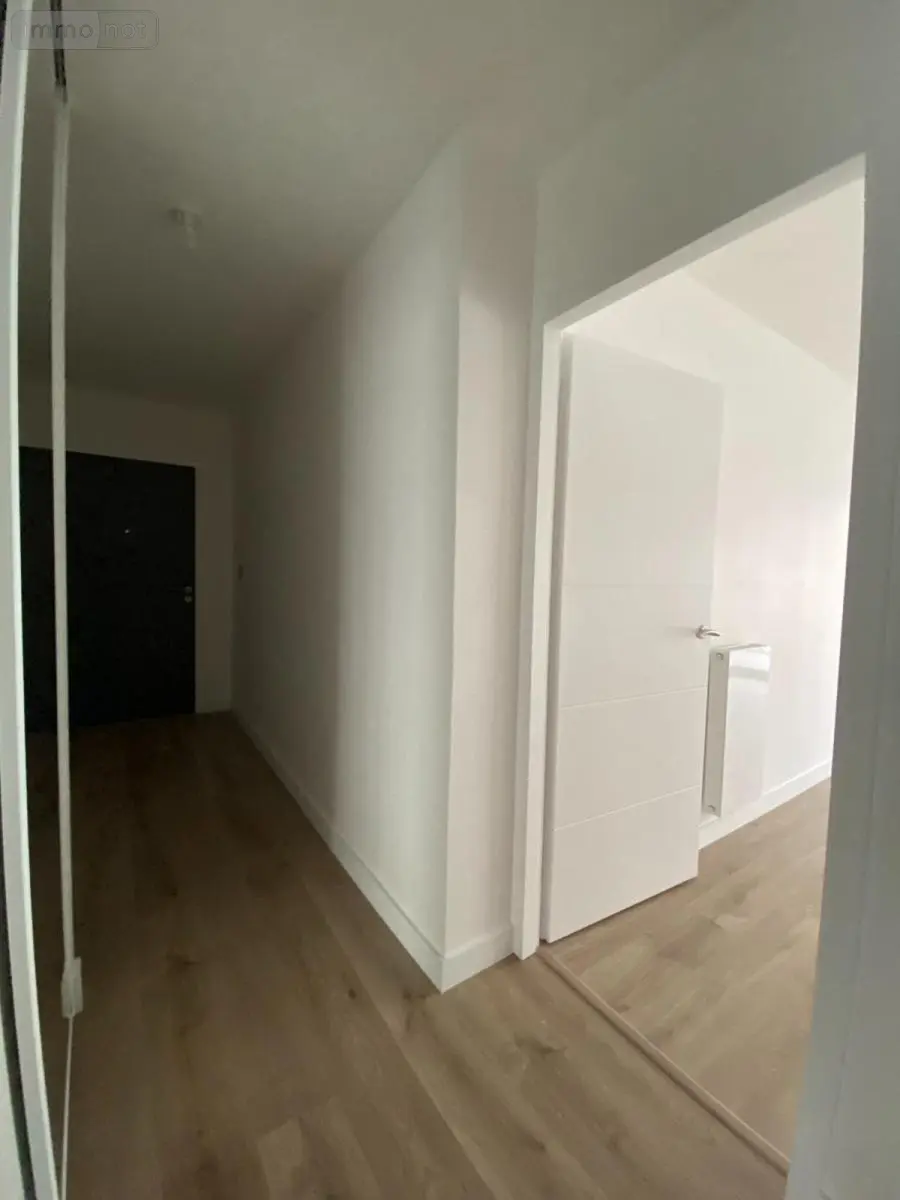Location appartement Saint-Philbert-de-Grand-Lieu 44310 Loire-Atlantique 44 65 m2 818 euros 44039-L333 012