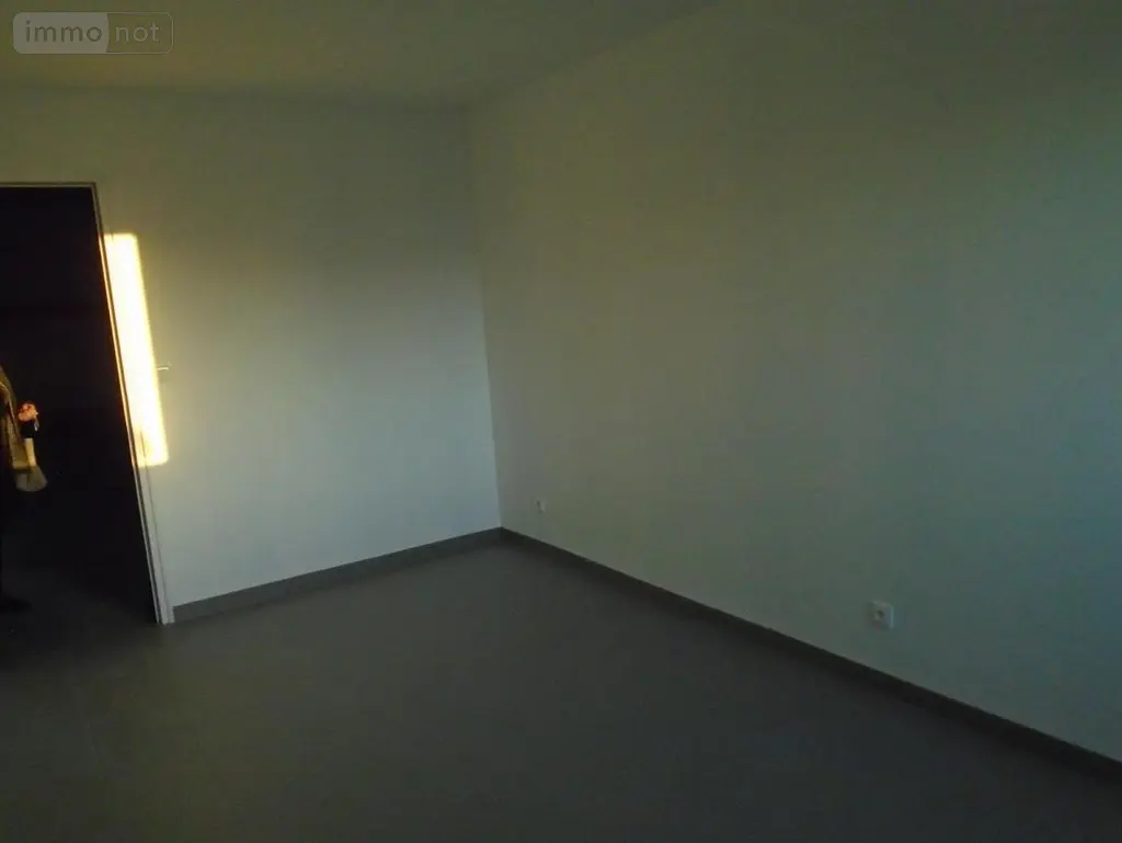 Location fonds et murs commerciaux Mouen 14790 Calvados 14 150 m2 985 euros 14002-L410 004