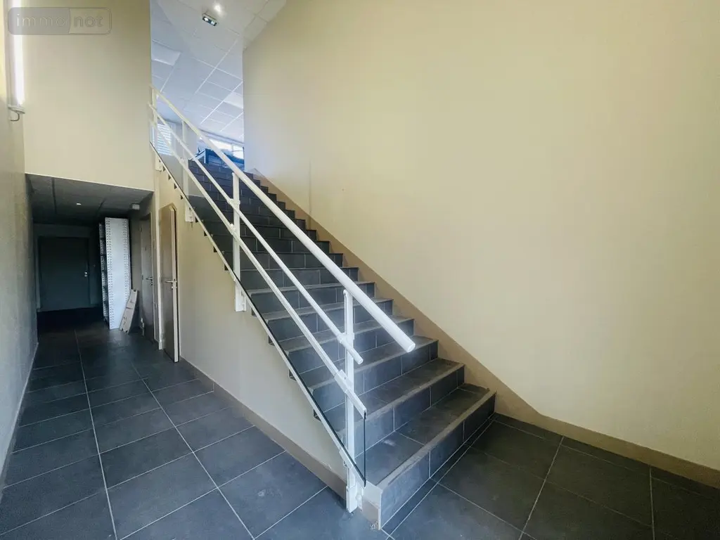 Location fonds et murs commerciaux Saint-Philbert-de-Grand-Lieu 44310 Loire-Atlantique 44 127 m2 1300 euros 44039-L328 007