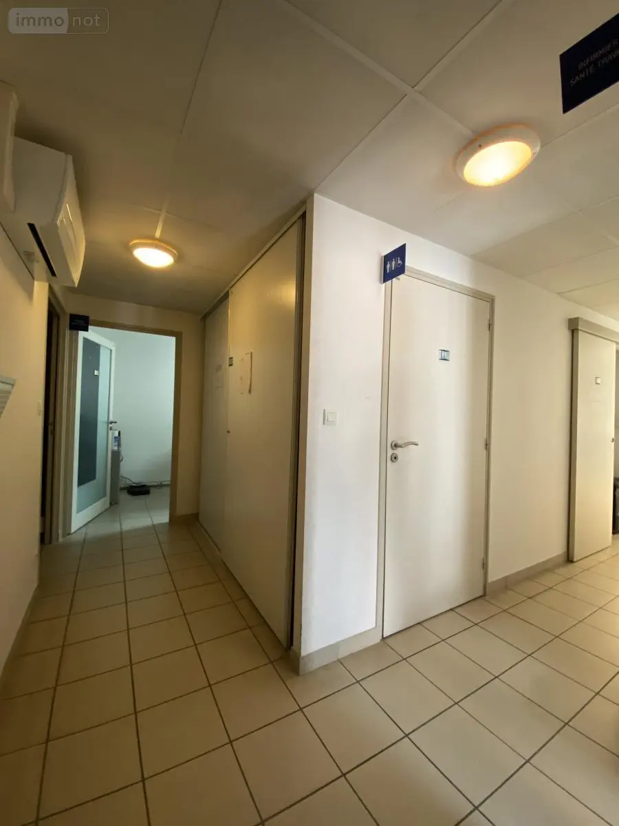 Location fonds et murs commerciaux Saint-Philbert-de-Grand-Lieu 44310 Loire-Atlantique 44 147 m2 2300 euros 44039-L323 004