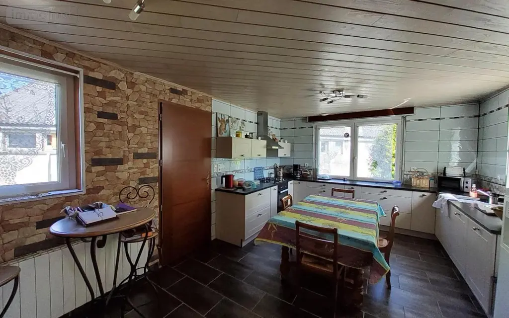 Maison a vendre Carhaix-Plouguer 29270 Finistère 29 143 m2 7 pièces 283500 euros 29066-3748 003