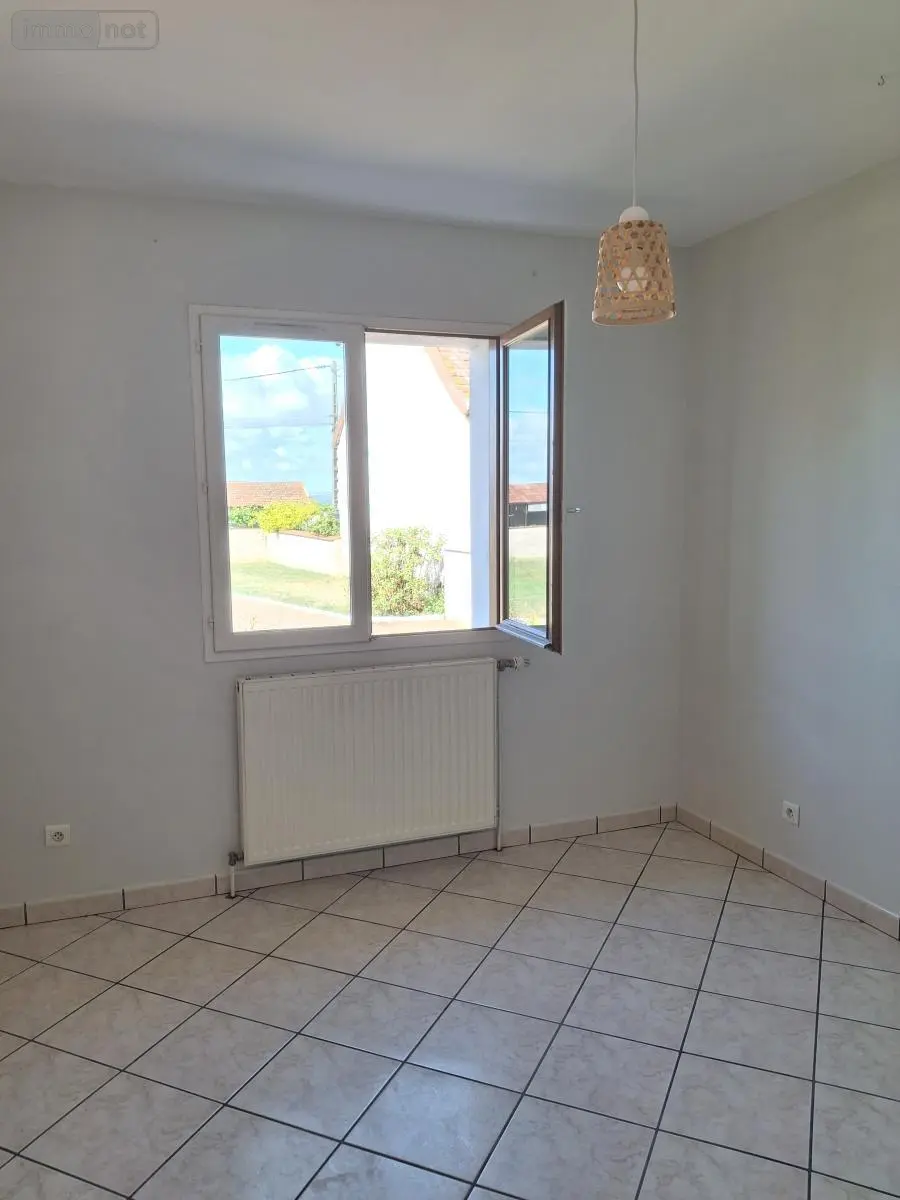 Location maison Saint-Pont 03110 Allier 03 91 m2 4 pièces 880 euros 03019-L119 007