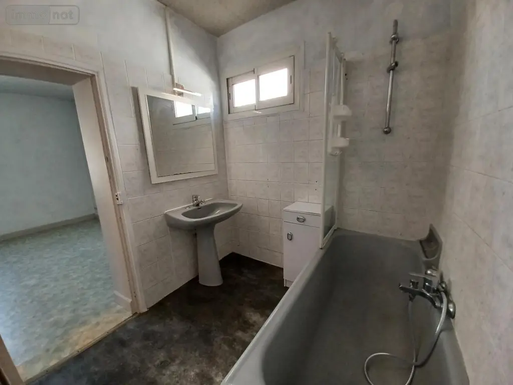 Immeuble de rapport a vendre L'Île-Bouchard 37220 Indre-et-Loire 37 144 m2 188800 euros 37094-26 010