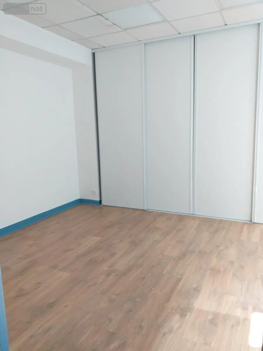 Fonds et murs commerciaux a vendre Vannes 56000 Morbihan 56 267 m2 670872 euros 56005-902 021