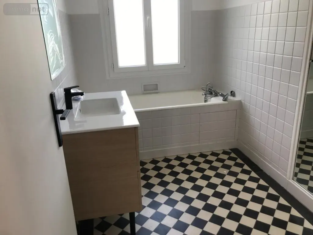 Location maison Pont-de-l'Arche 27340 Eure 27 114 m2 5 pièces 1300 euros 27063-L321 007
