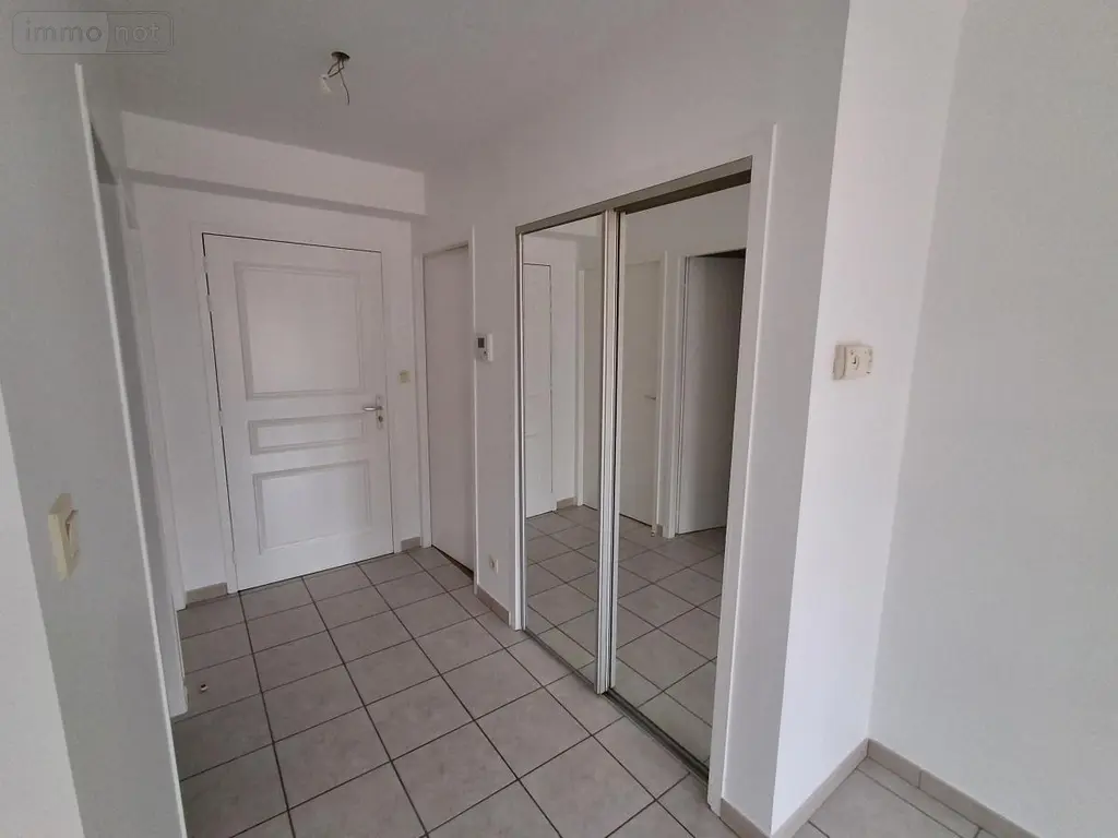 Location appartement Bourg-en-Bresse 01000 Ain 01 76 m2 774 euros 01083-L135 004
